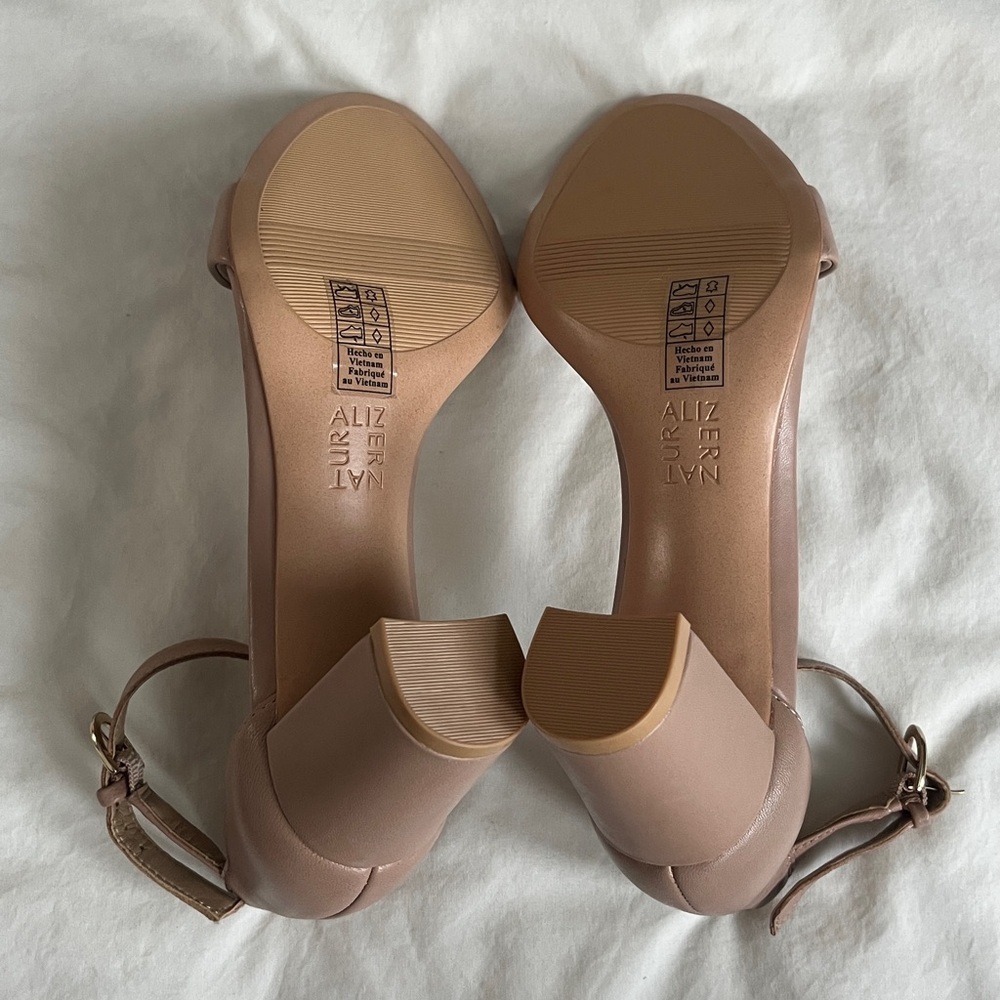 Naturalizer Women's Vera Creme Brulee Leather Sandal - Picture 9 of 9